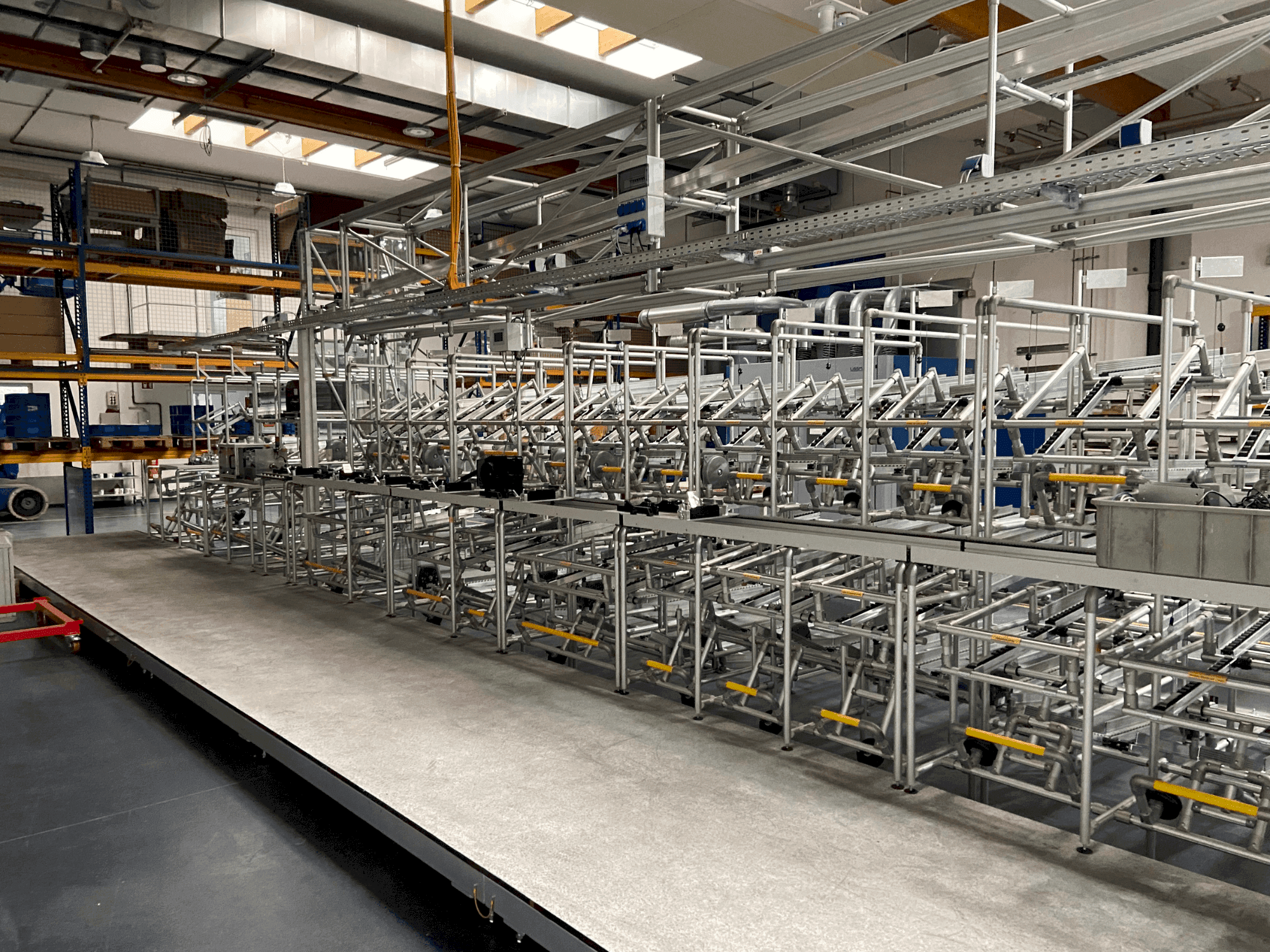 Prikaz stroja ITEM Montageplatz Venta sprijeda