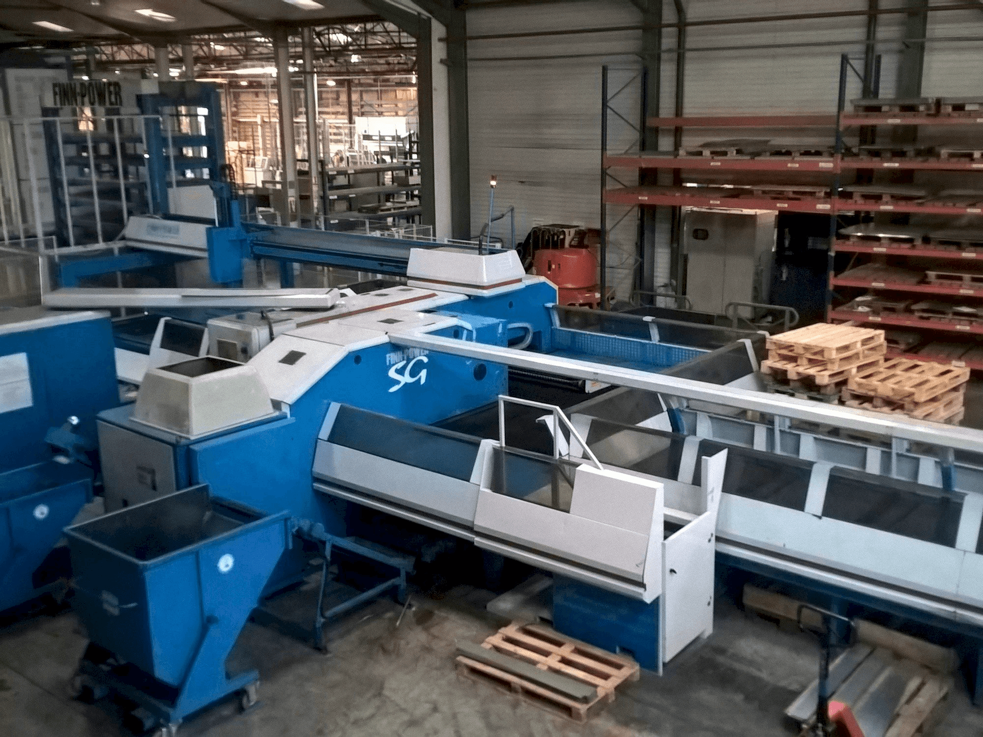 Prikaz stroja Finn-Power SG6 sprijeda