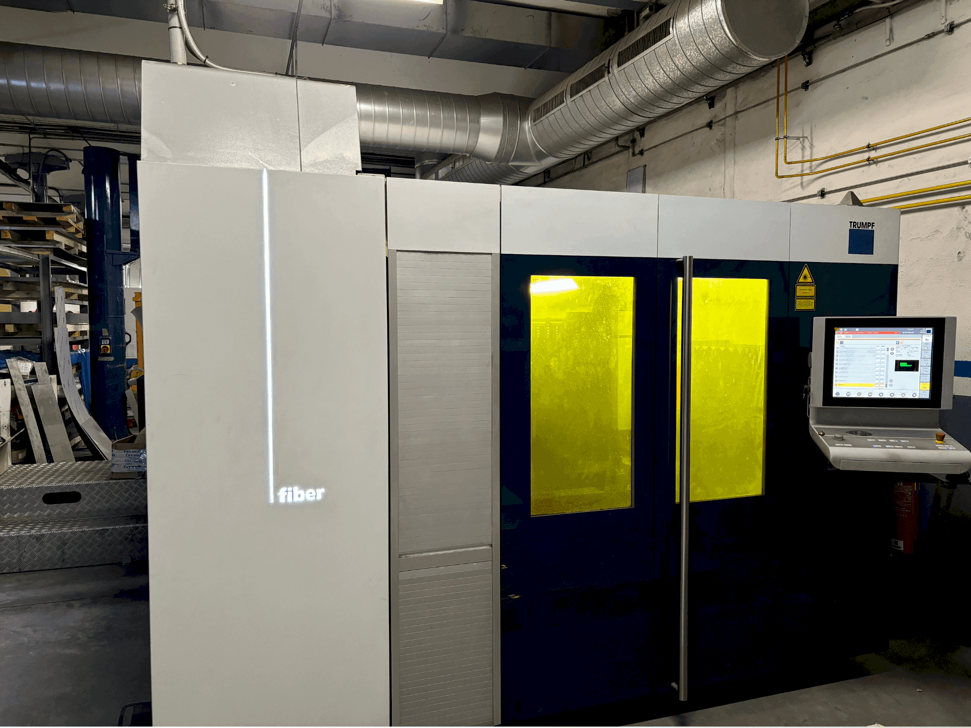 Prikaz stroja TRUMPF TRULASER 3030 FIBER sprijeda