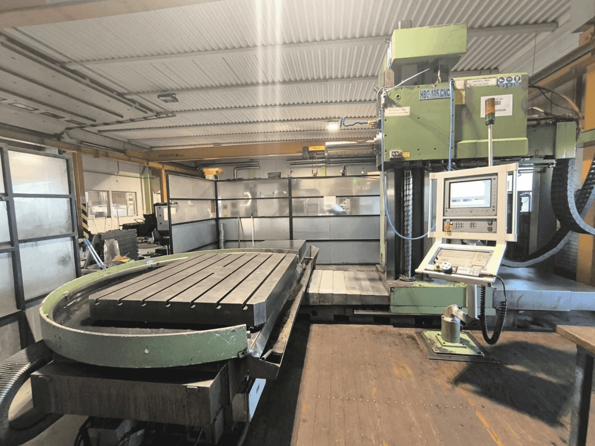 Prikaz stroja MONTAVAR HBG 105 CNC sprijeda