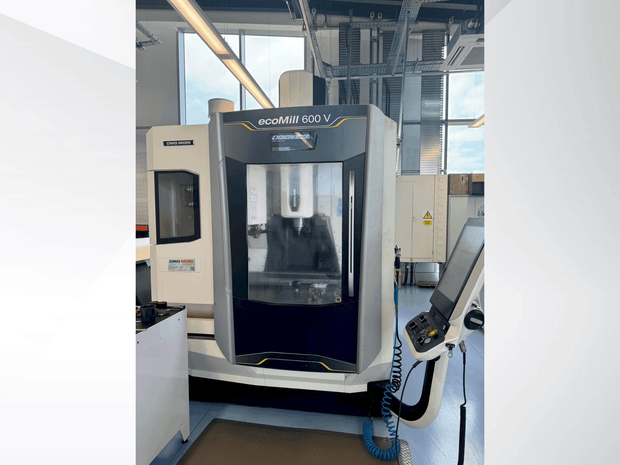 Prikaz stroja DMG MORI ecoMILL 600V sprijeda