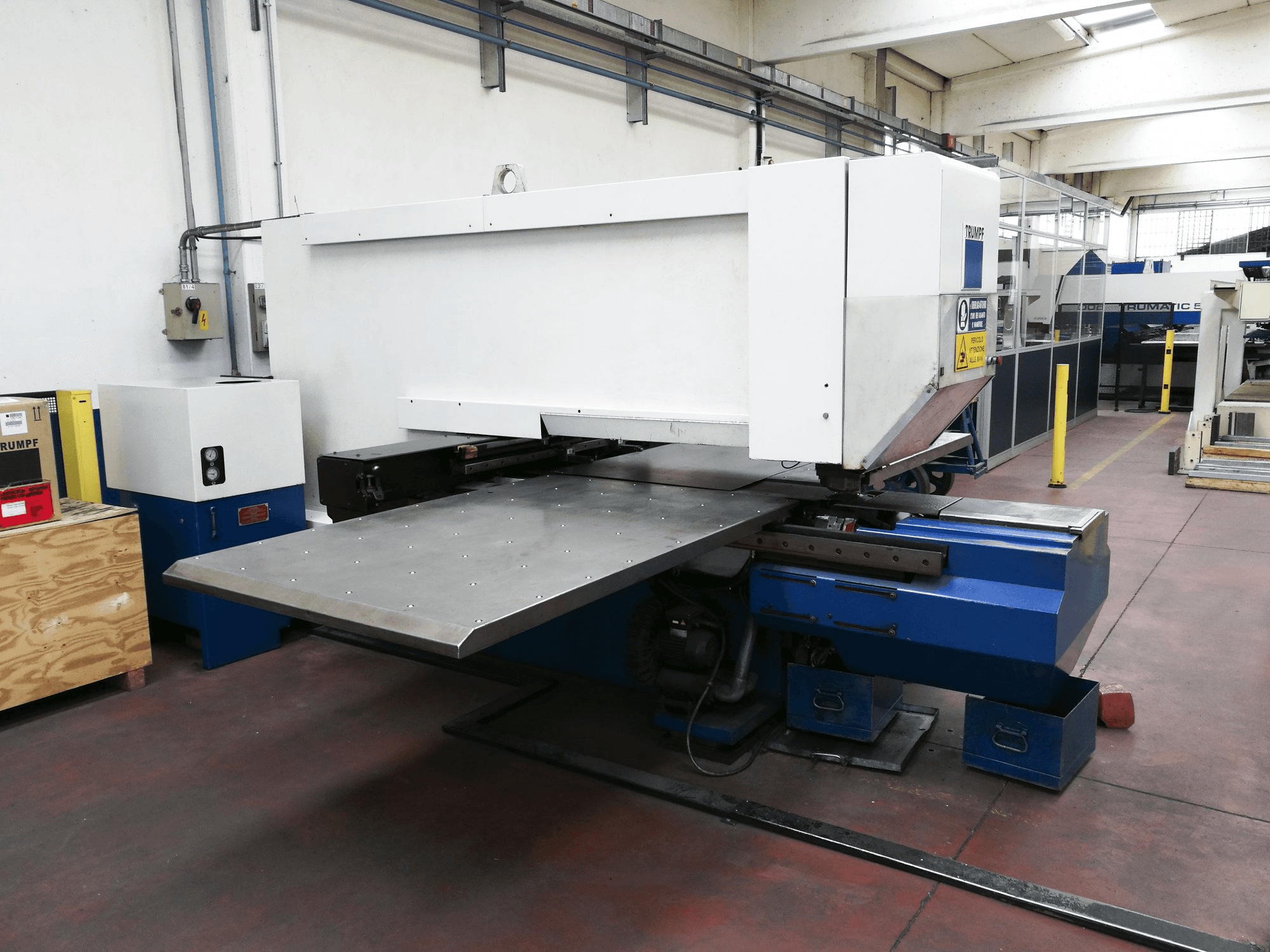 Prikaz stroja Trumpf Trumatic 240 slijeva