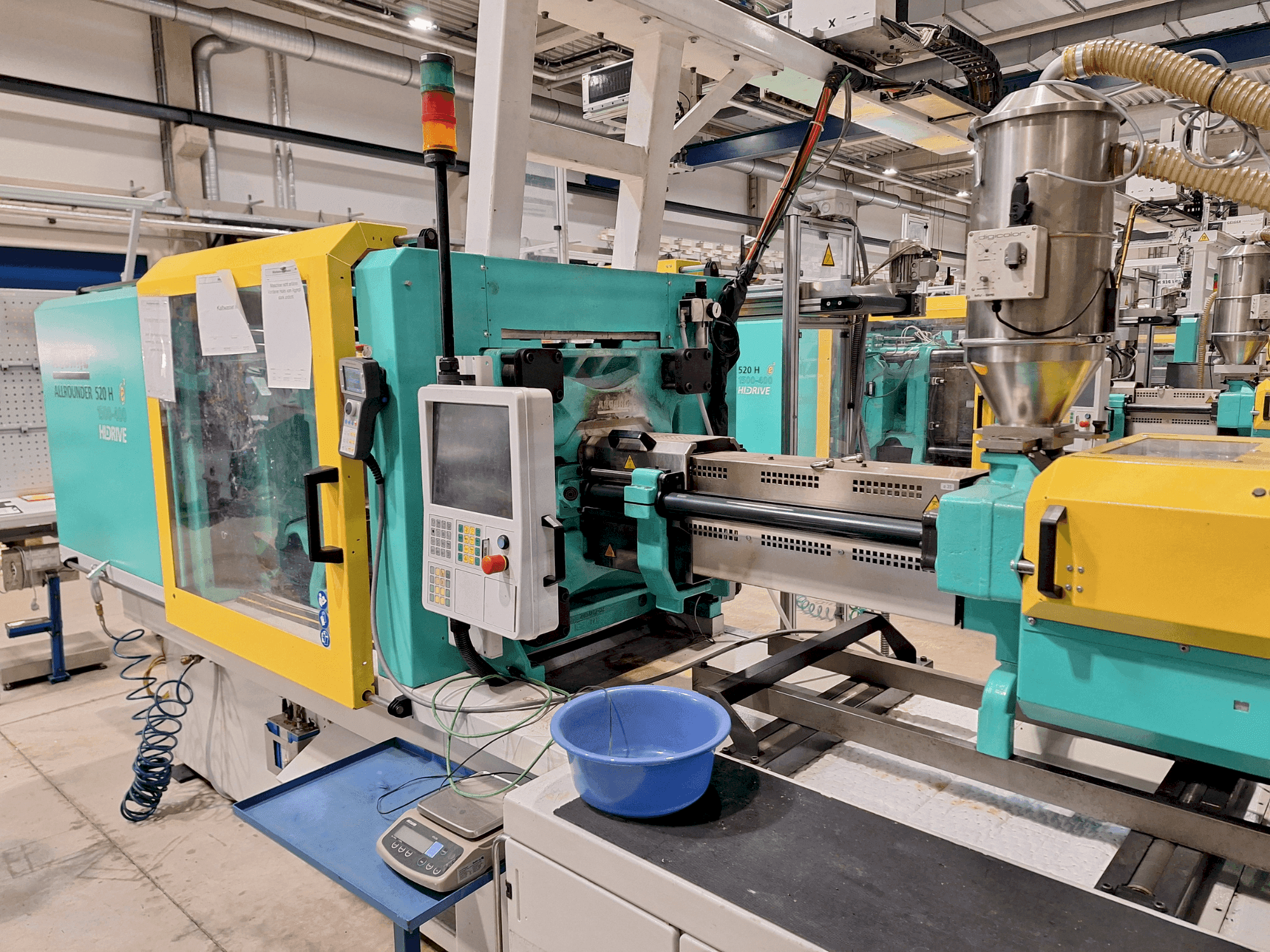 Prikaz stroja Arburg 520 H 1500-400 sprijeda