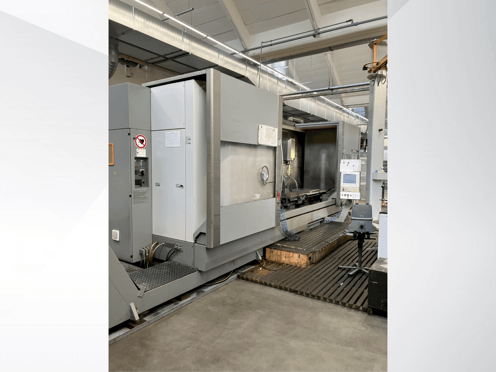 Prikaz stroja DECKEL DMF 360 linear sprijeda