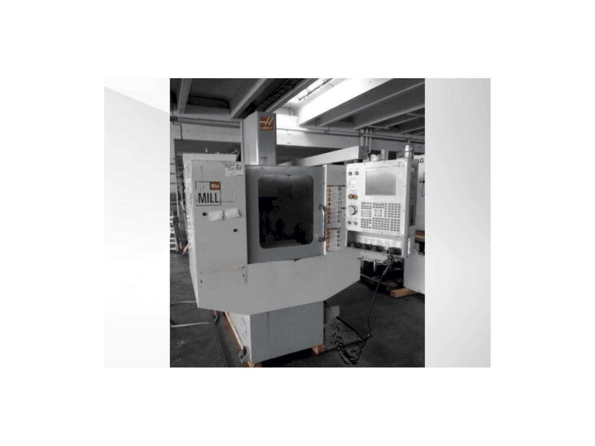 Prikaz stroja HAAS MiniMill sprijeda