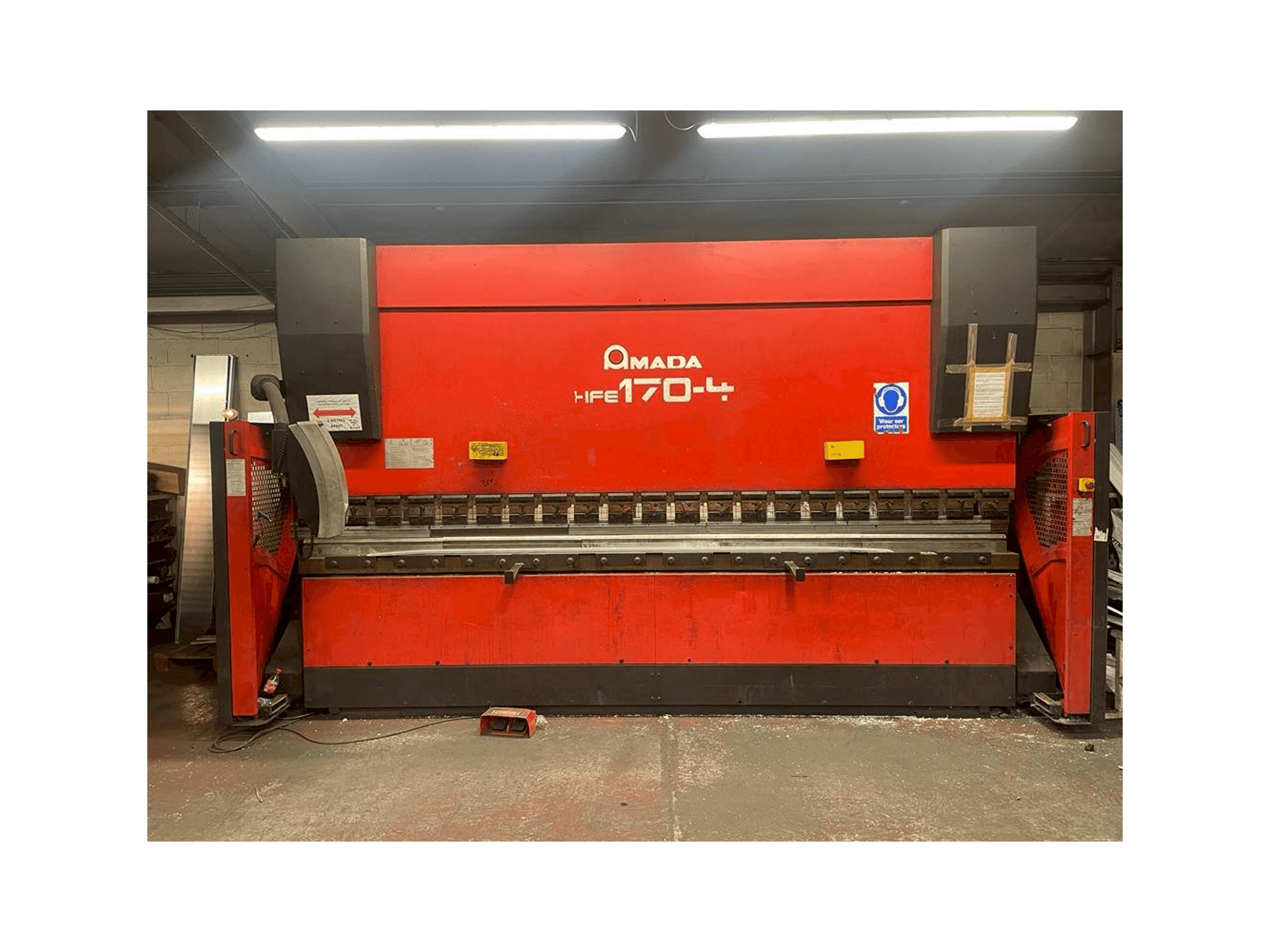 Prikaz stroja AMADA HFE 170-4 sprijeda