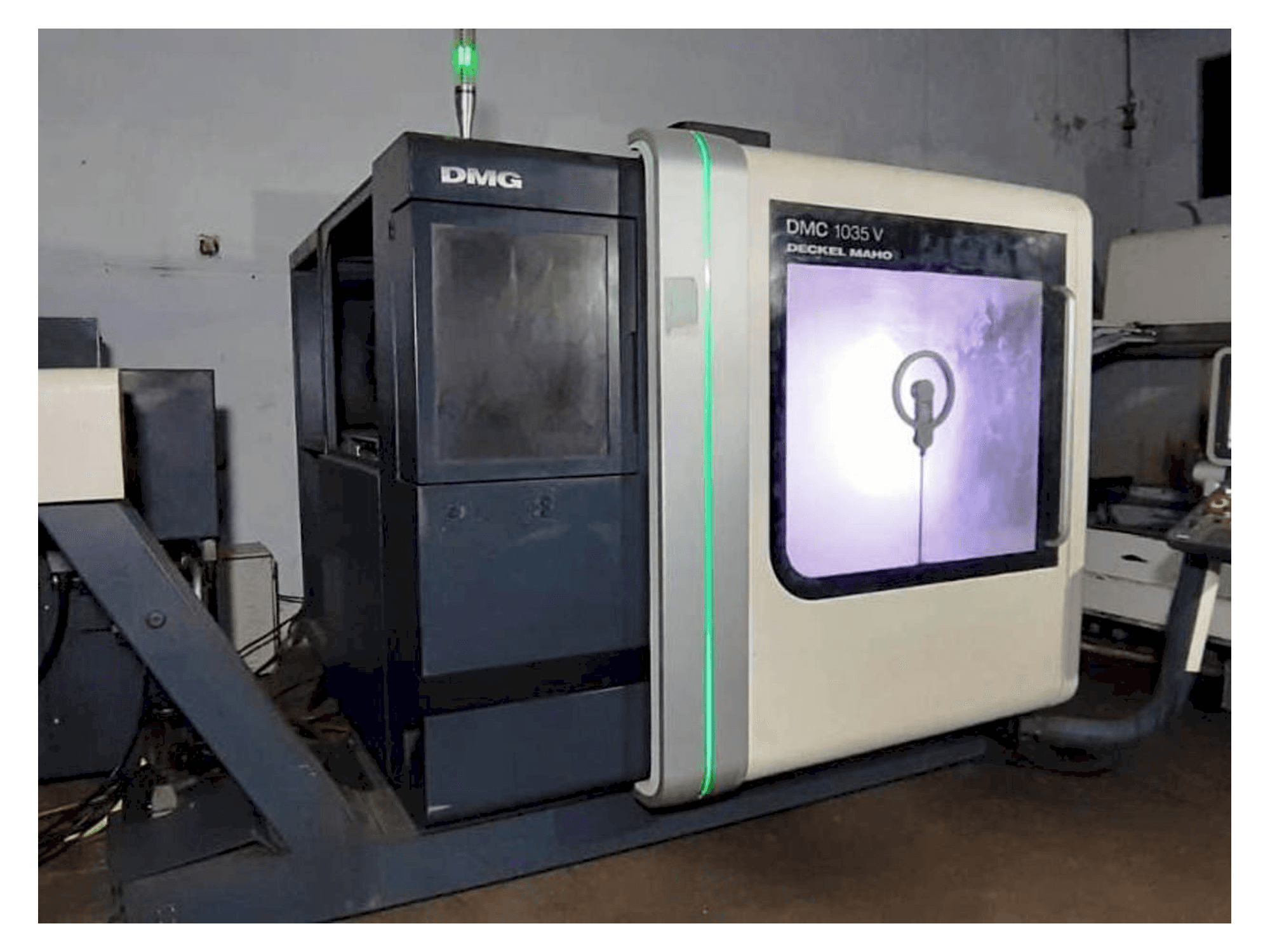 Prikaz stroja DMG DMC 1035 V sprijeda