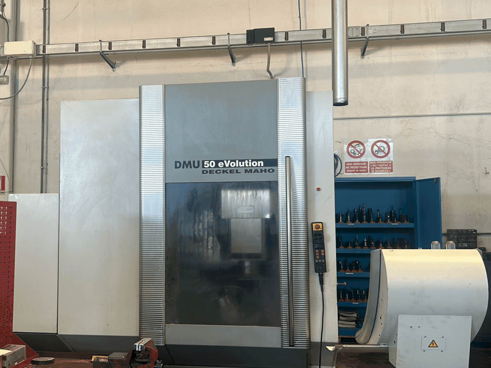 Prikaz stroja DECKEL MAHO DMU 50 Evolution sprijeda