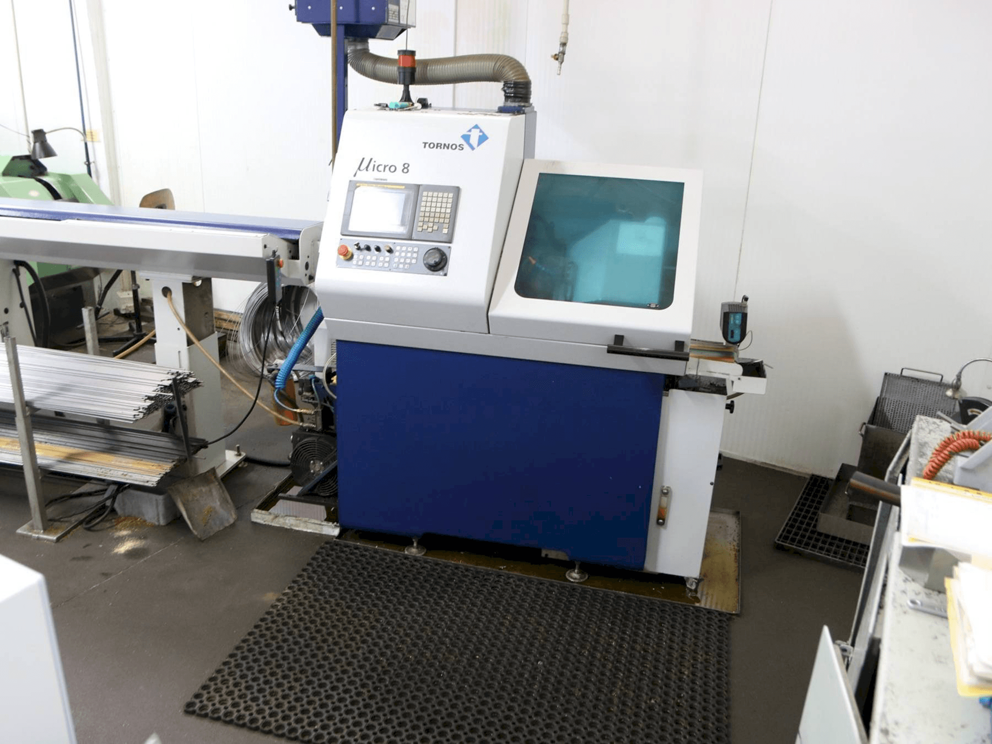 Prikaz stroja Tornos Micro 8 sprijeda