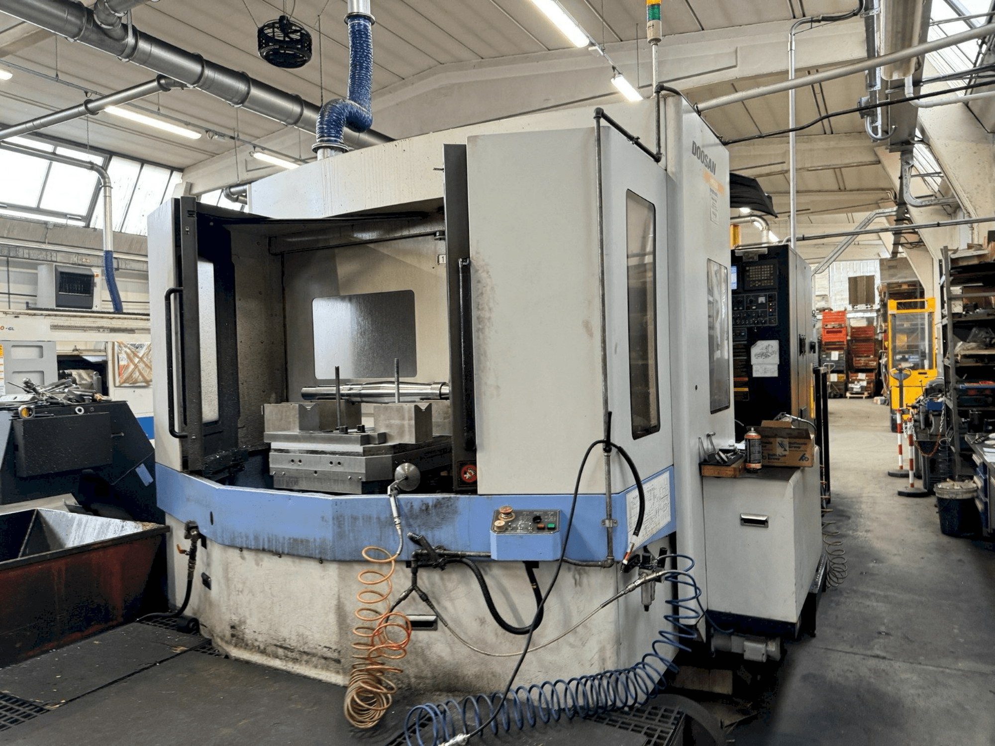 Prikaz stroja DOOSAN HM 630 sprijeda