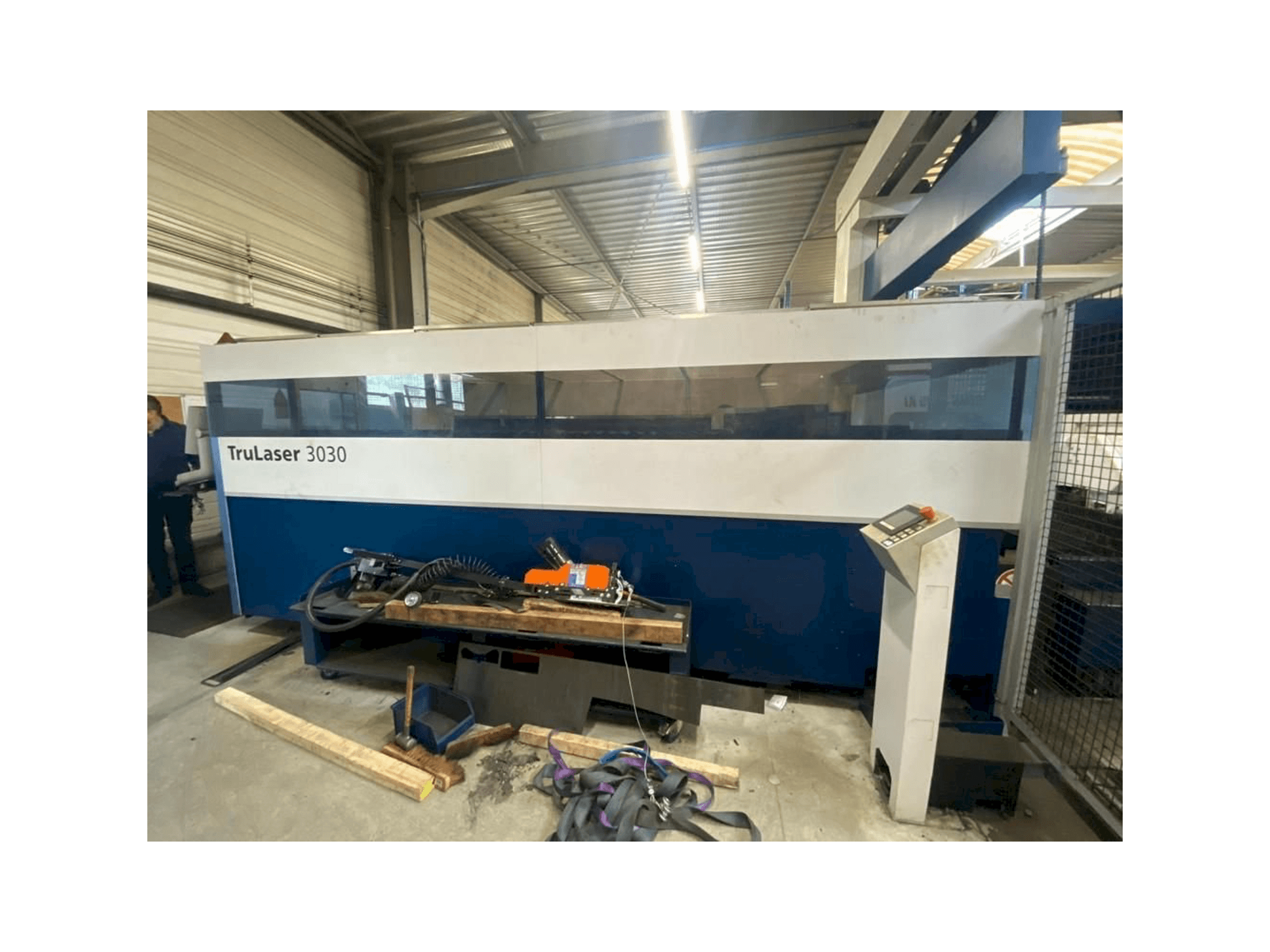 Prikaz stroja Trumpf Trulaser 3030 L20 sprijeda