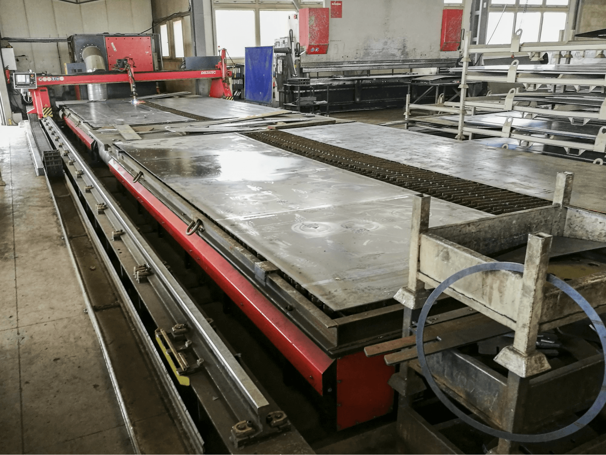 Prikaz stroja KOIKE DELTATEC slijeva