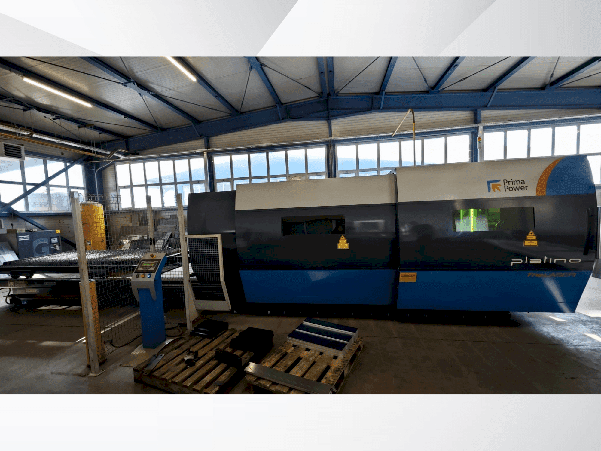 Prikaz stroja Prima Power PLATINO FIBER sprijeda