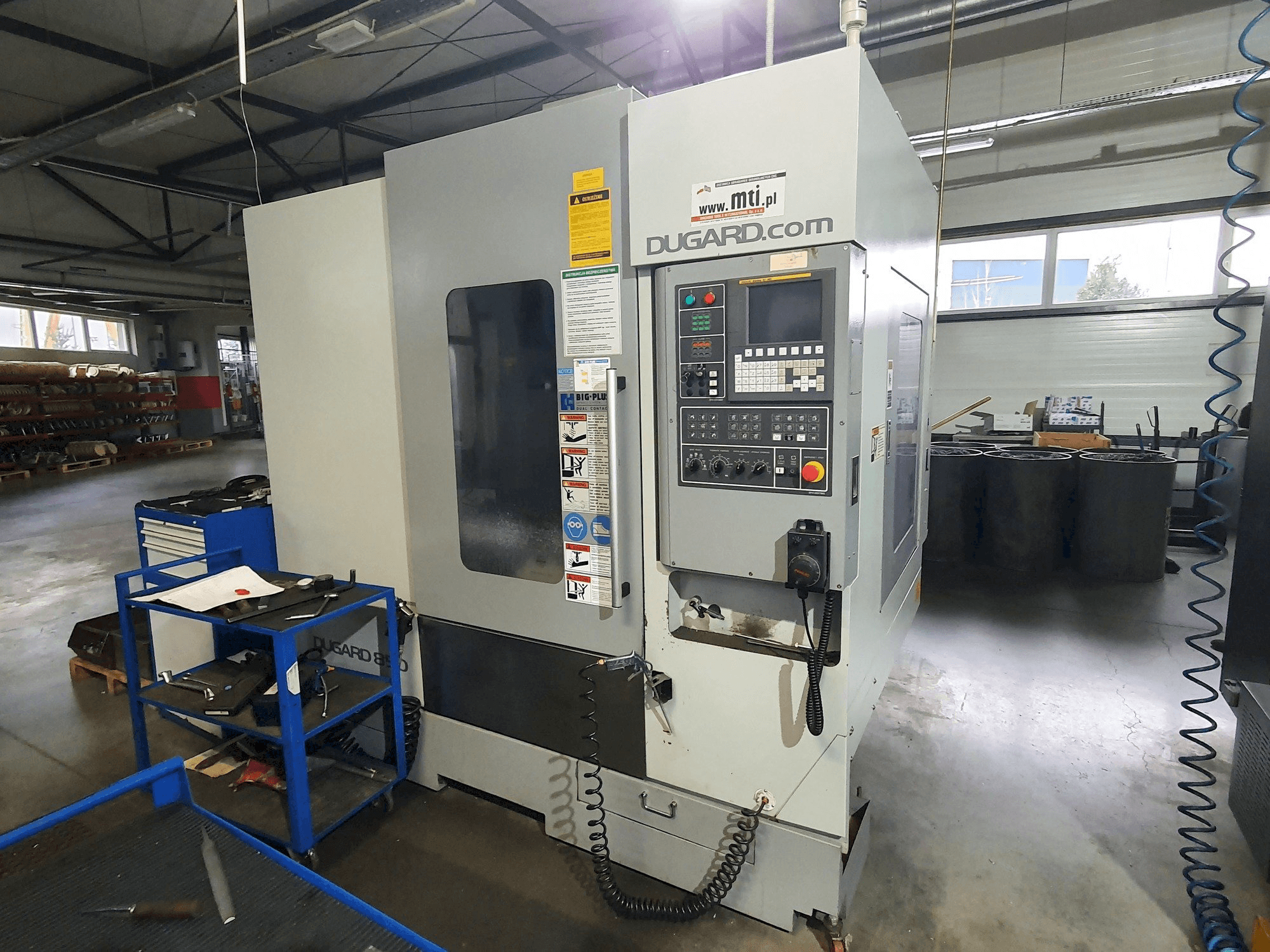 Prikaz stroja Dugard 850 VMC sprijeda