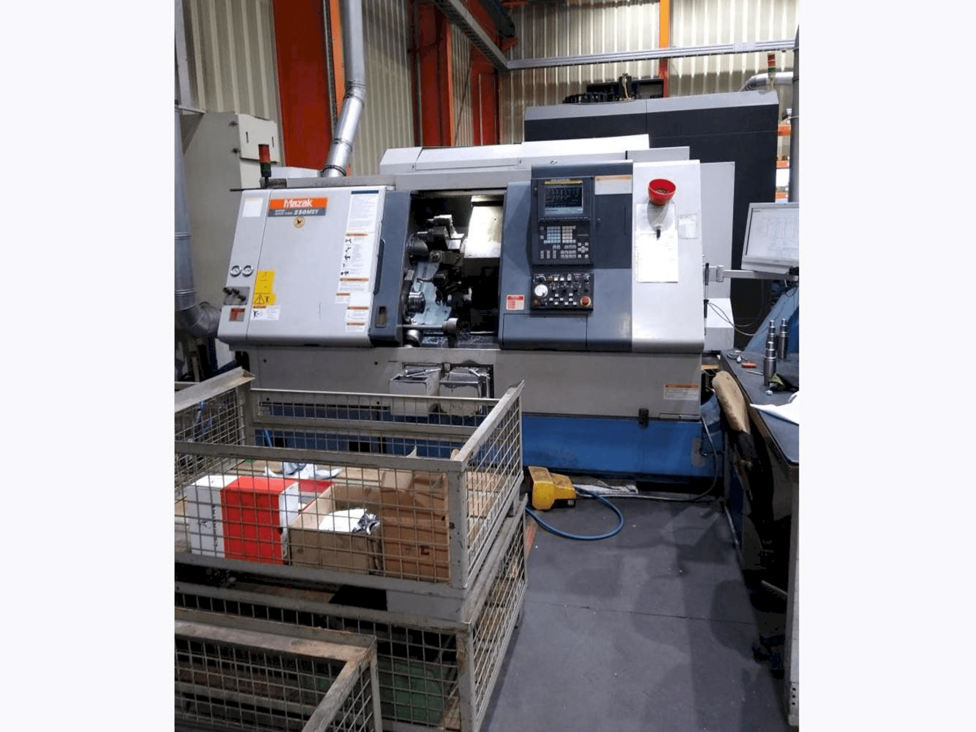 Prikaz stroja Mazak SQT-250 MSY sprijeda