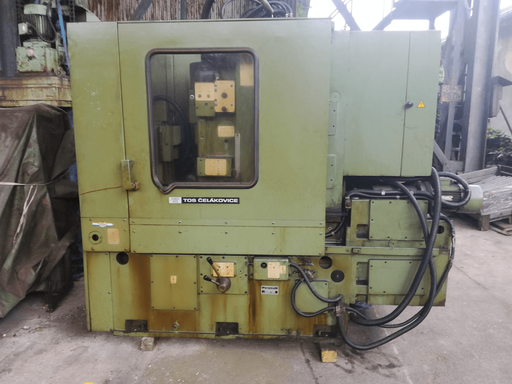 Prikaz stroja TOS OHA 16B sprijeda