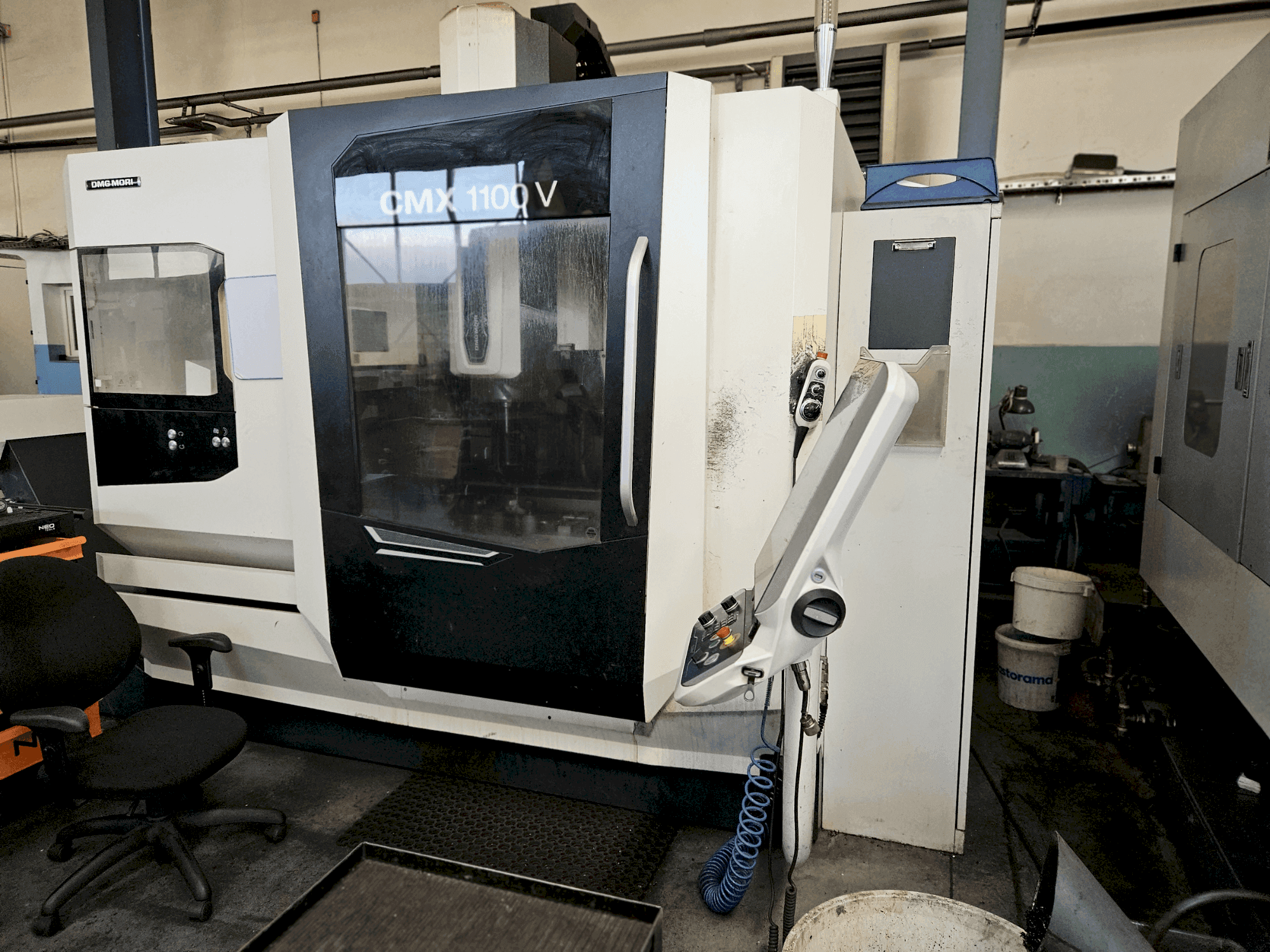 Prikaz stroja DMG CMX 1100V sprijeda