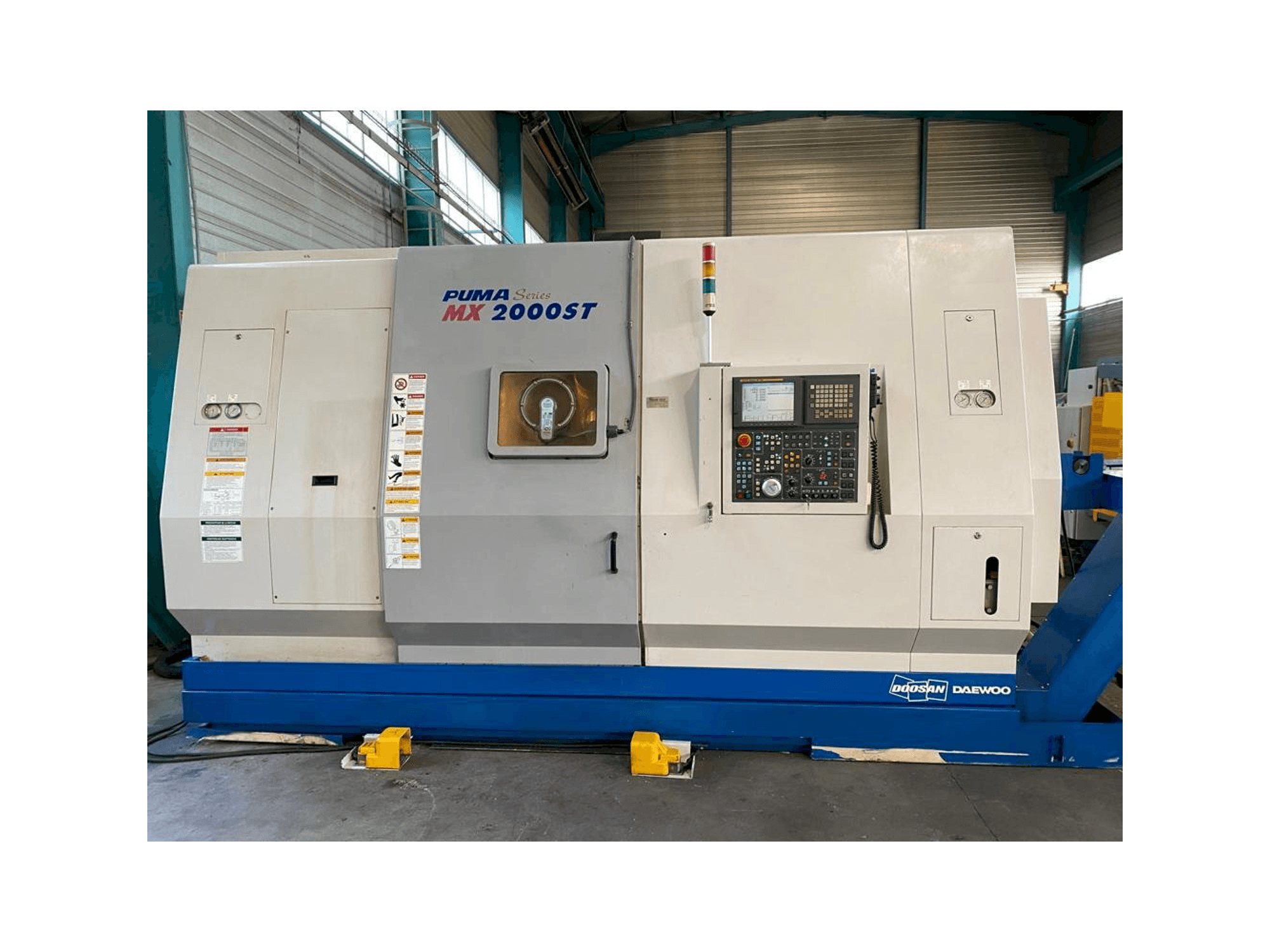 Prikaz stroja Doosan PUMA MX 2000 ST sprijeda