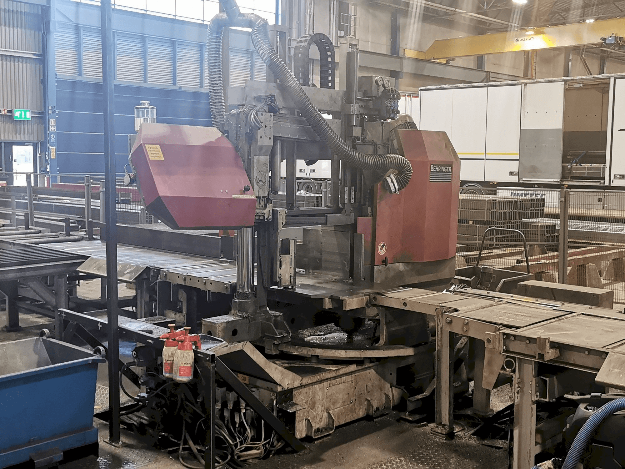 Prikaz stroja Behringer HBP 410/723GA sprijeda