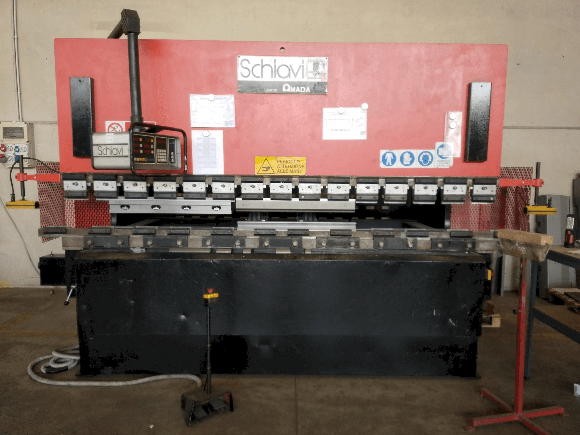 Prikaz stroja Schiavi ITS 103 sprijeda