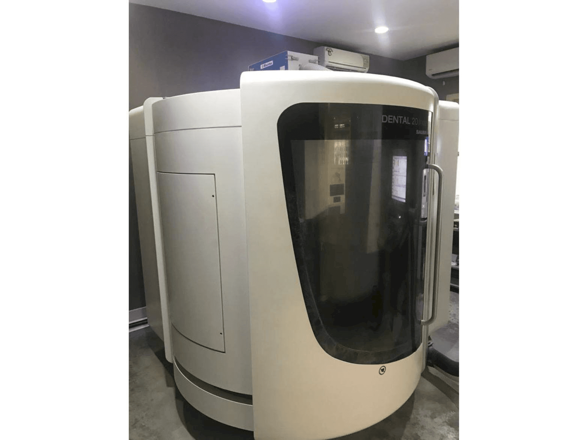 Prikaz stroja DMG Mori Seiki HSC 20 Linear Dental Sauer sprijeda
