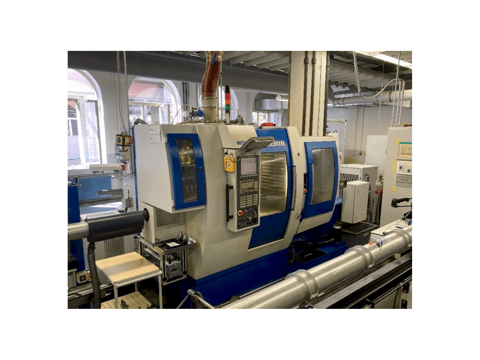 Prikaz stroja Willemin-Macodel W508MT sprijeda