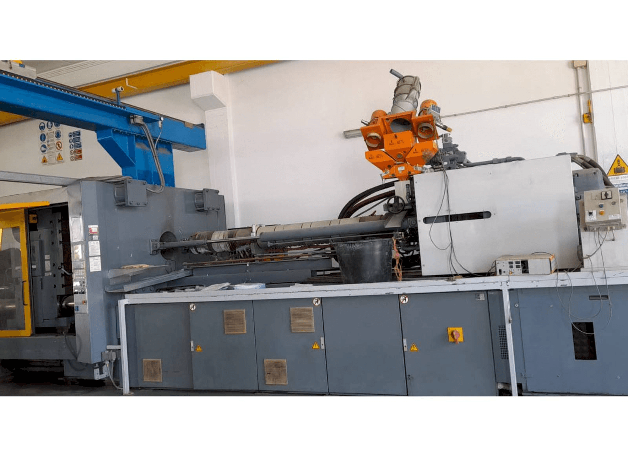 Prikaz stroja Battenfeld BA 1000/12000 HM sprijeda
