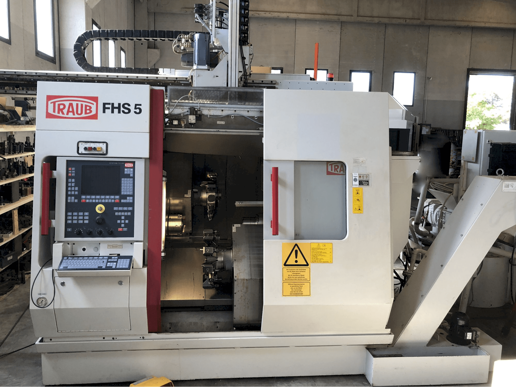 Prikaz stroja TRAUB TNC 42 sprijeda