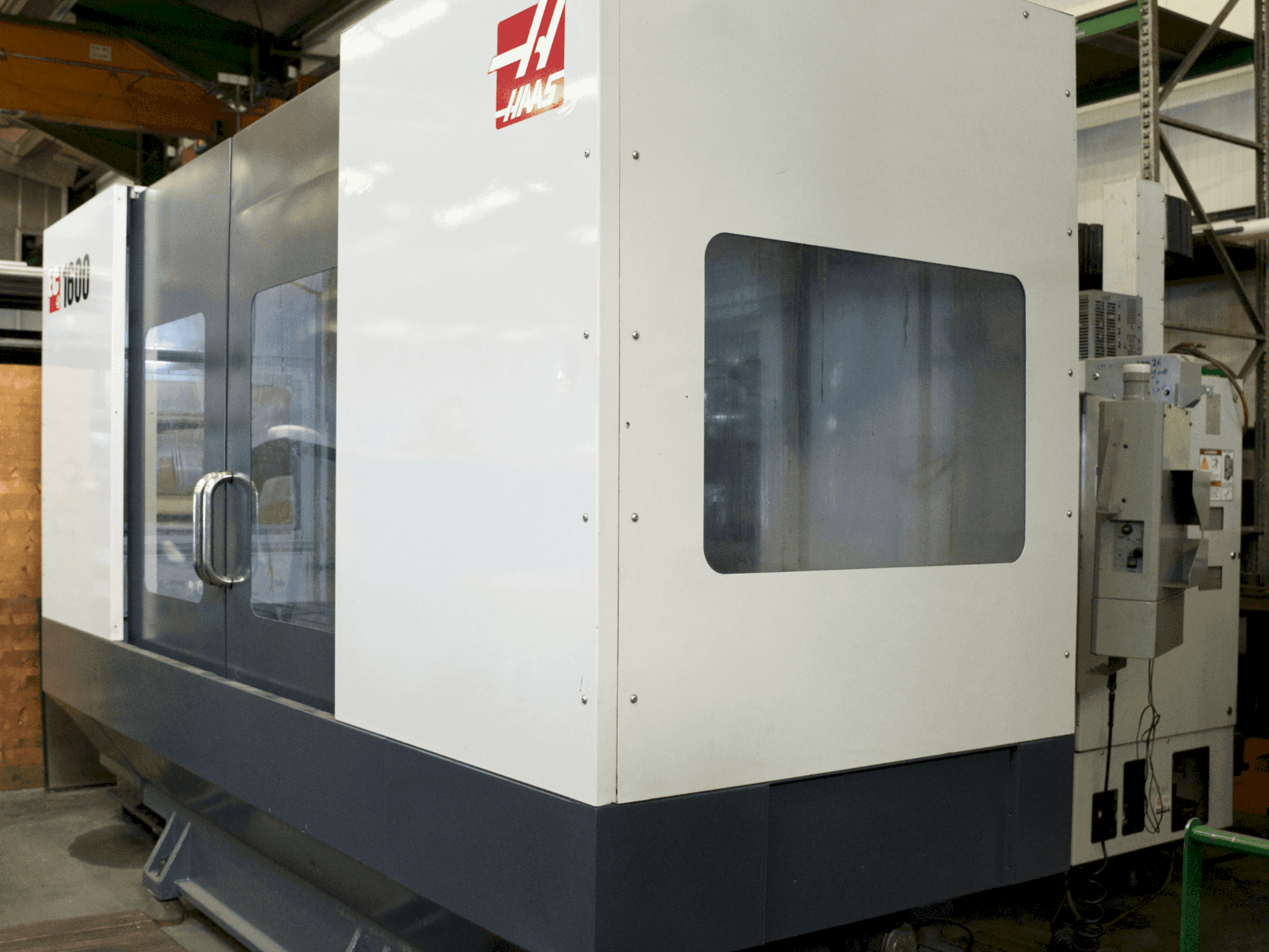 Prikaz stroja HAAS EC-1600 sprijeda