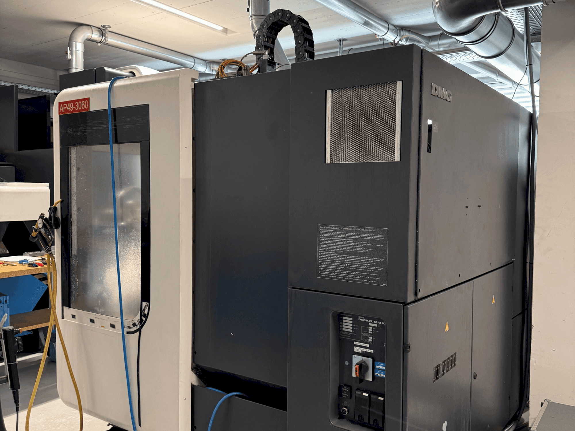 Prikaz stroja DMG DECKEL MAHO DMU 70 Evolution linear sprijeda