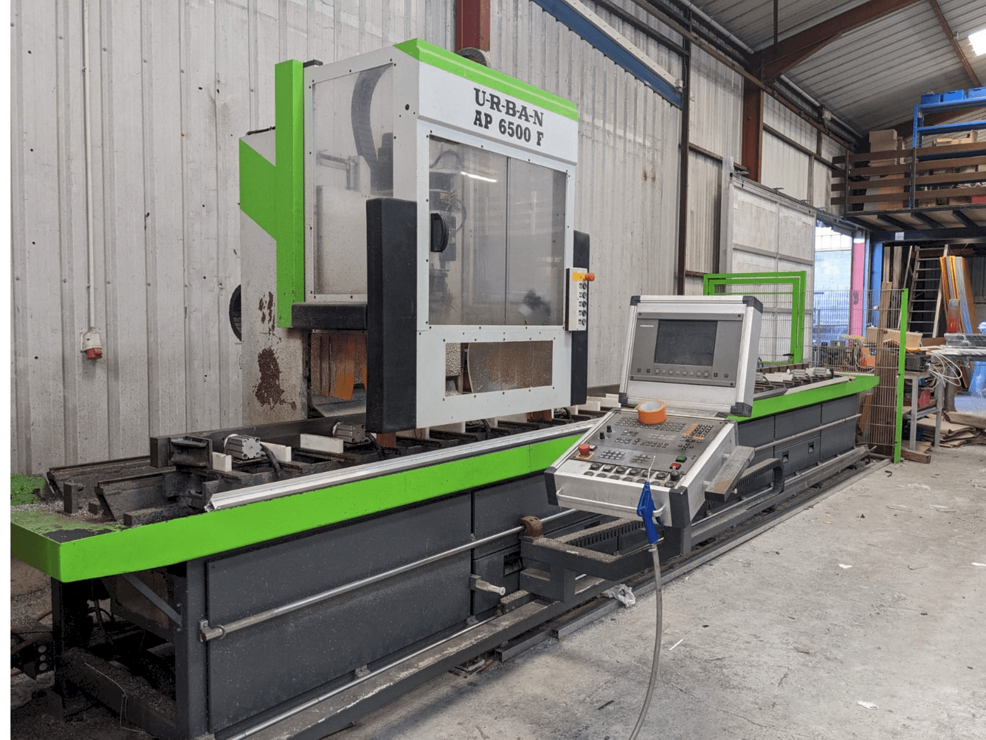 Prikaz stroja URBAN AP6500 sprijeda