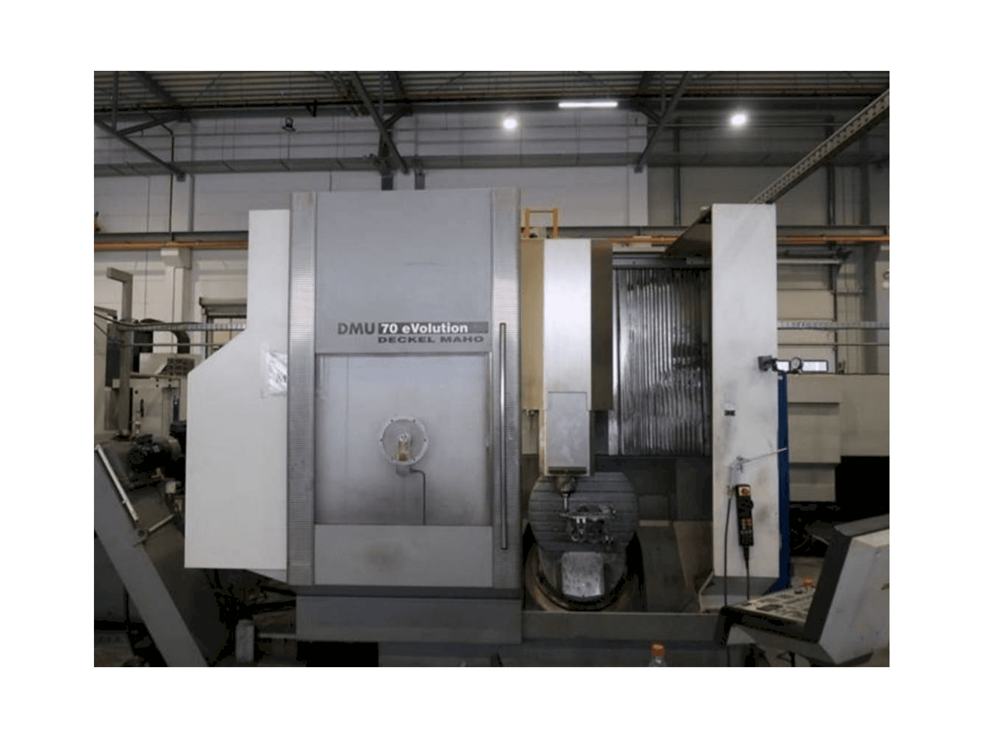 Prikaz stroja DECKEL MAHO DMU 70 eVolution sprijeda