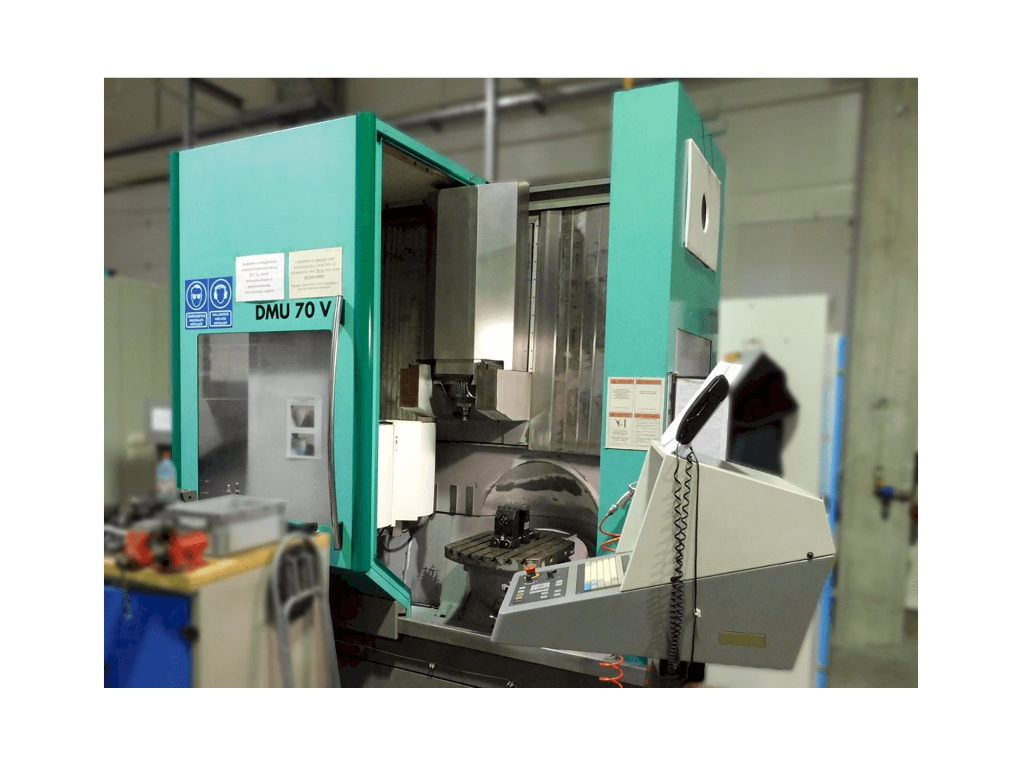 Prikaz stroja DMG DMU 70 V sprijeda