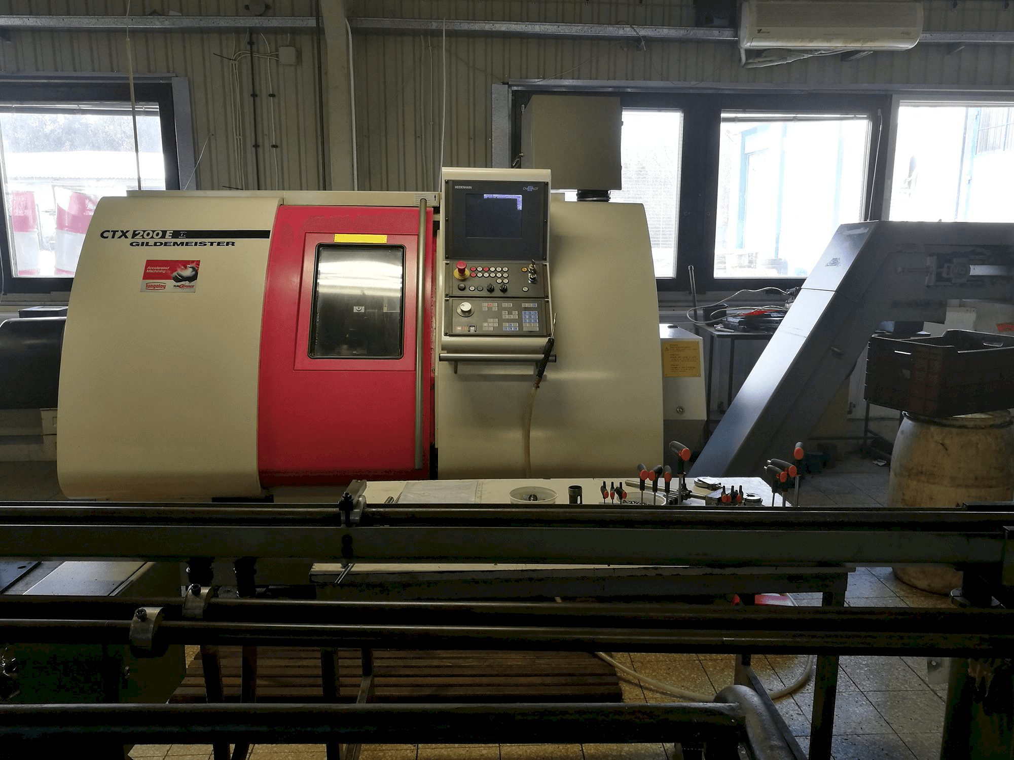Prikaz stroja Gildemeister CTX 200 E sprijeda