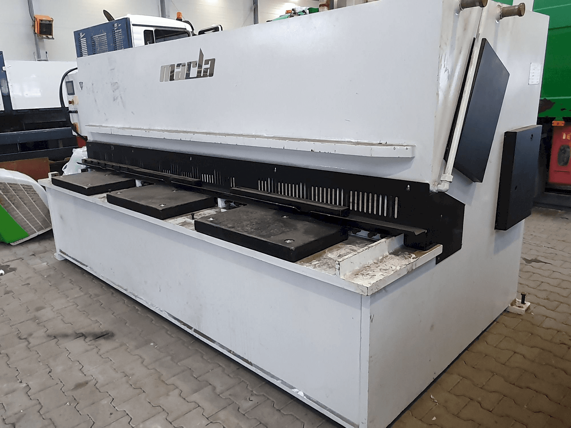 Prikaz stroja MARLA S-CUT 3010 sprijeda