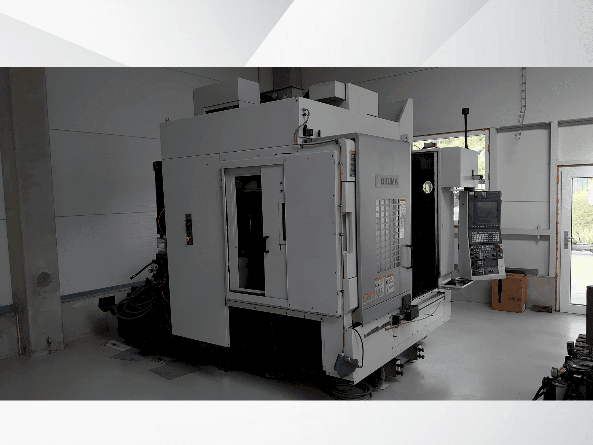 Prikaz stroja Okuma MU-400VA sprijeda