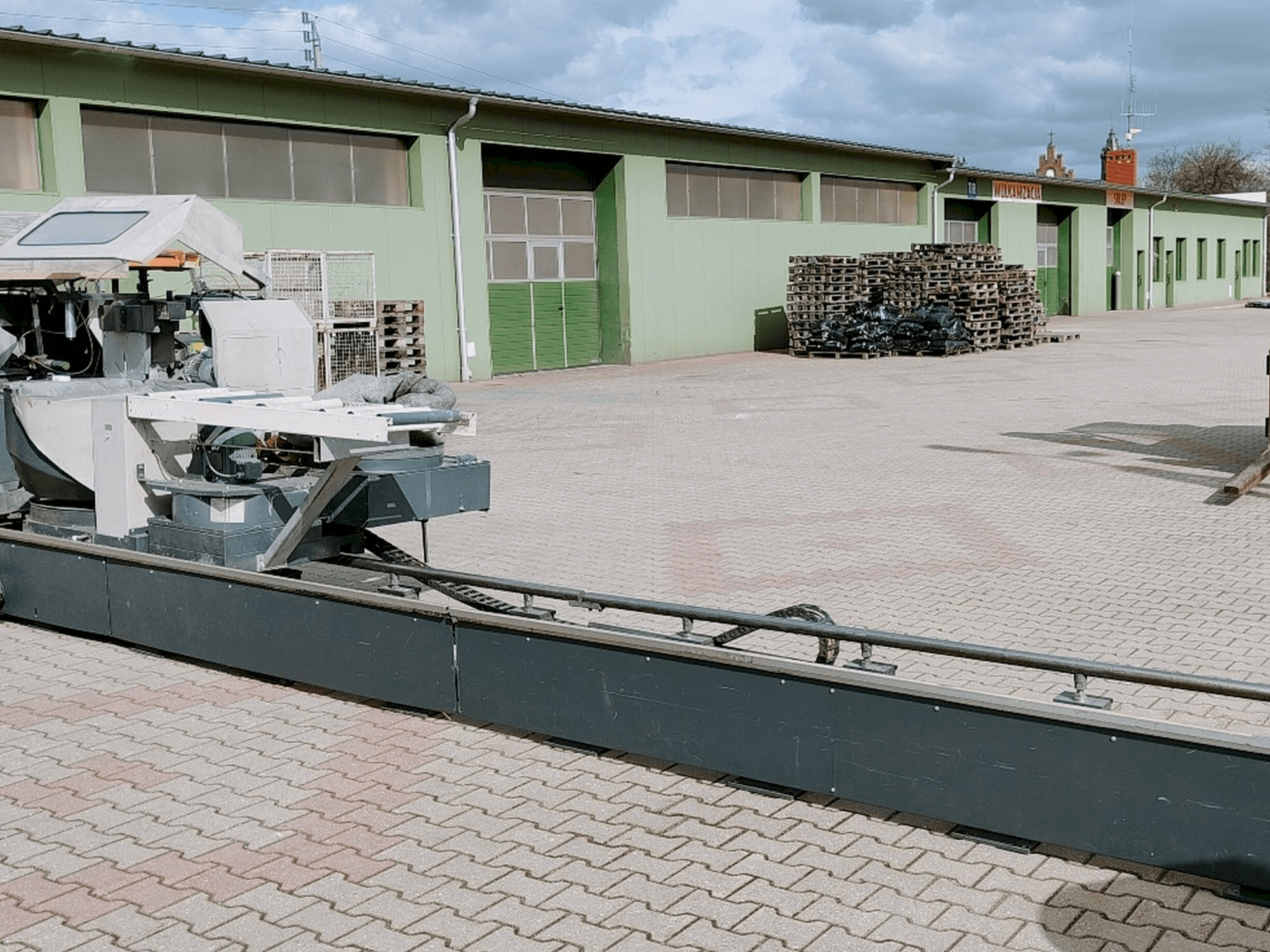 Prikaz stroja Elumatec DG 244/2 sprijeda