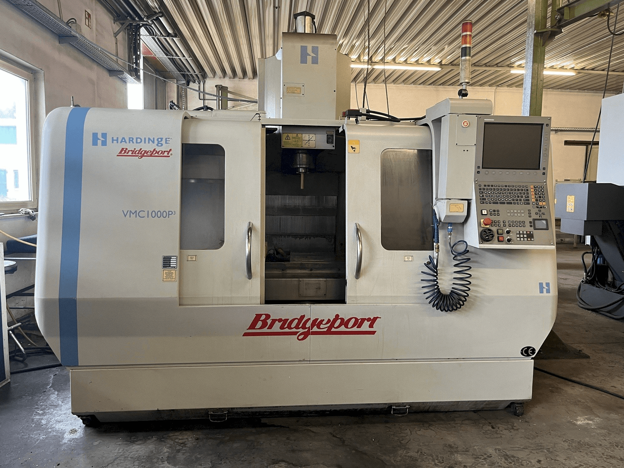 Prikaz stroja Hardinge Bridgeport VMC 1000 P3 sprijeda