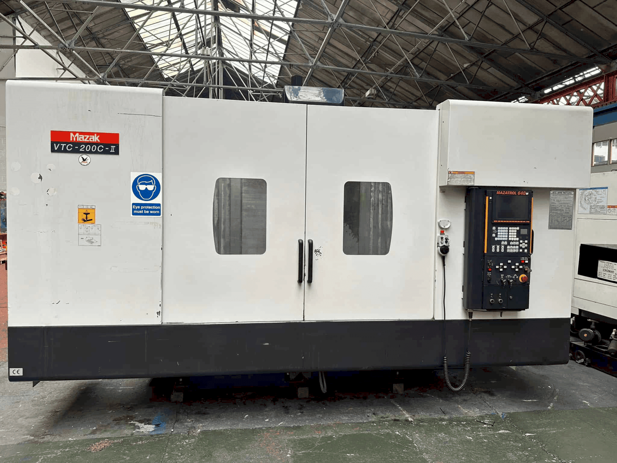 Prikaz stroja Mazak VTC - 200C sprijeda