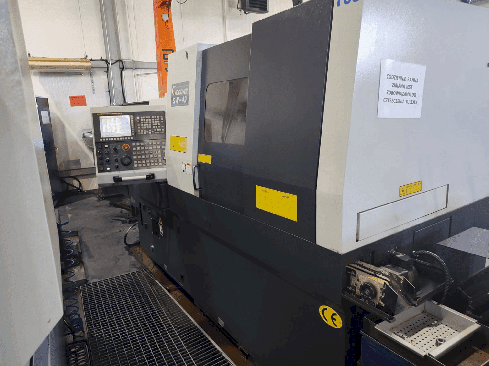 Prikaz stroja Goodway SW 42 sprijeda