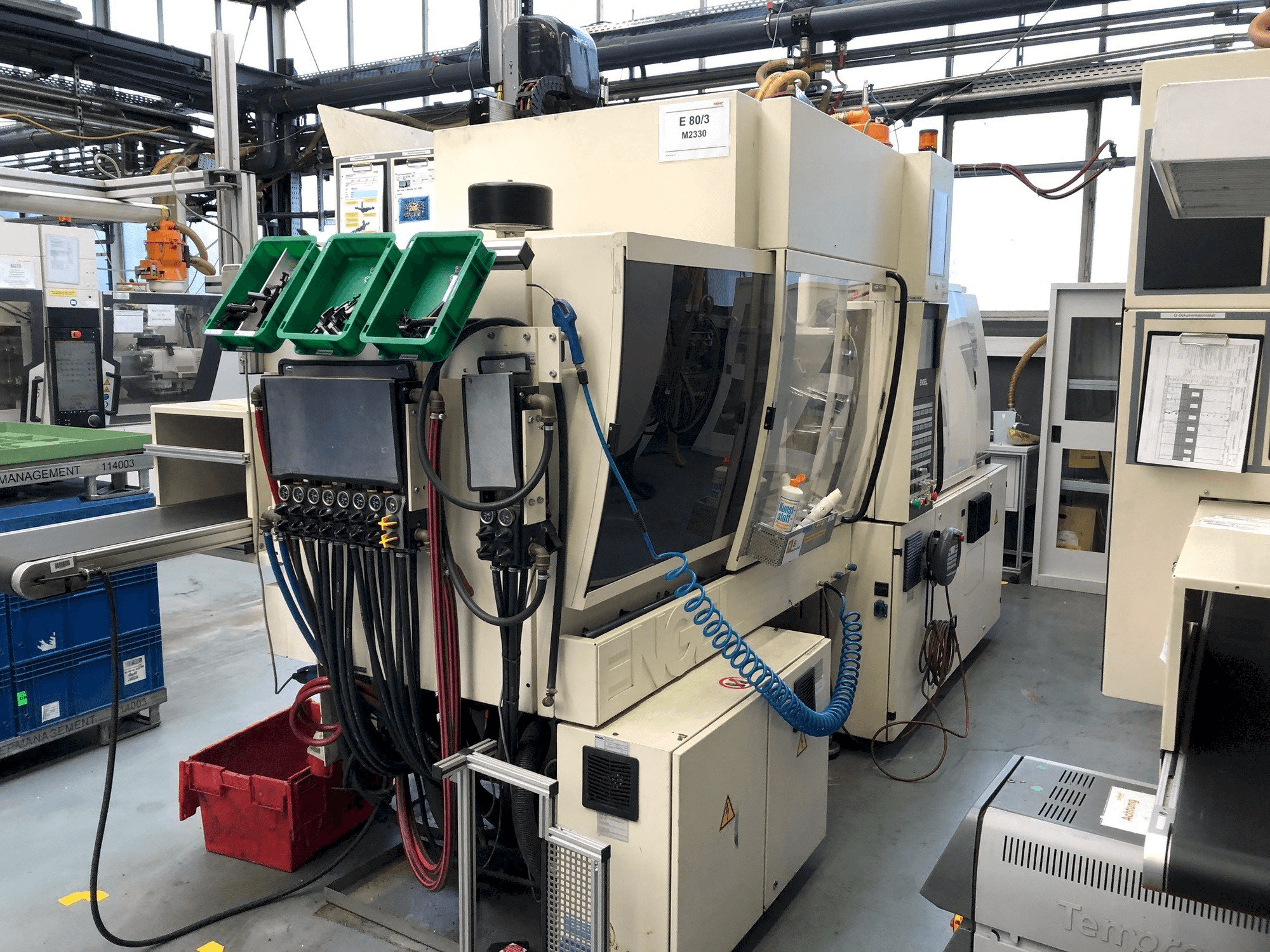 Prikaz stroja ENGEL Victory 330/80 sprijeda