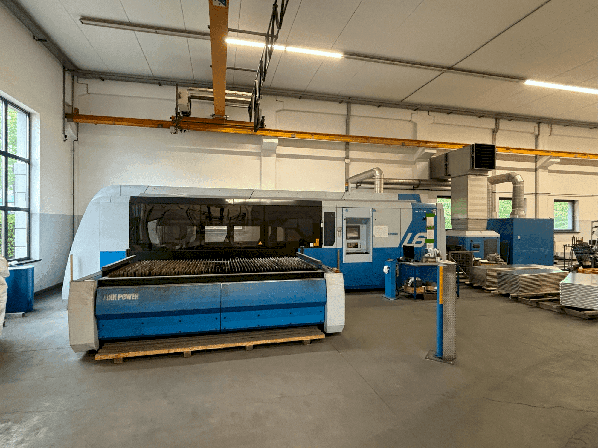 Prikaz stroja Finn-Power L6 sprijeda