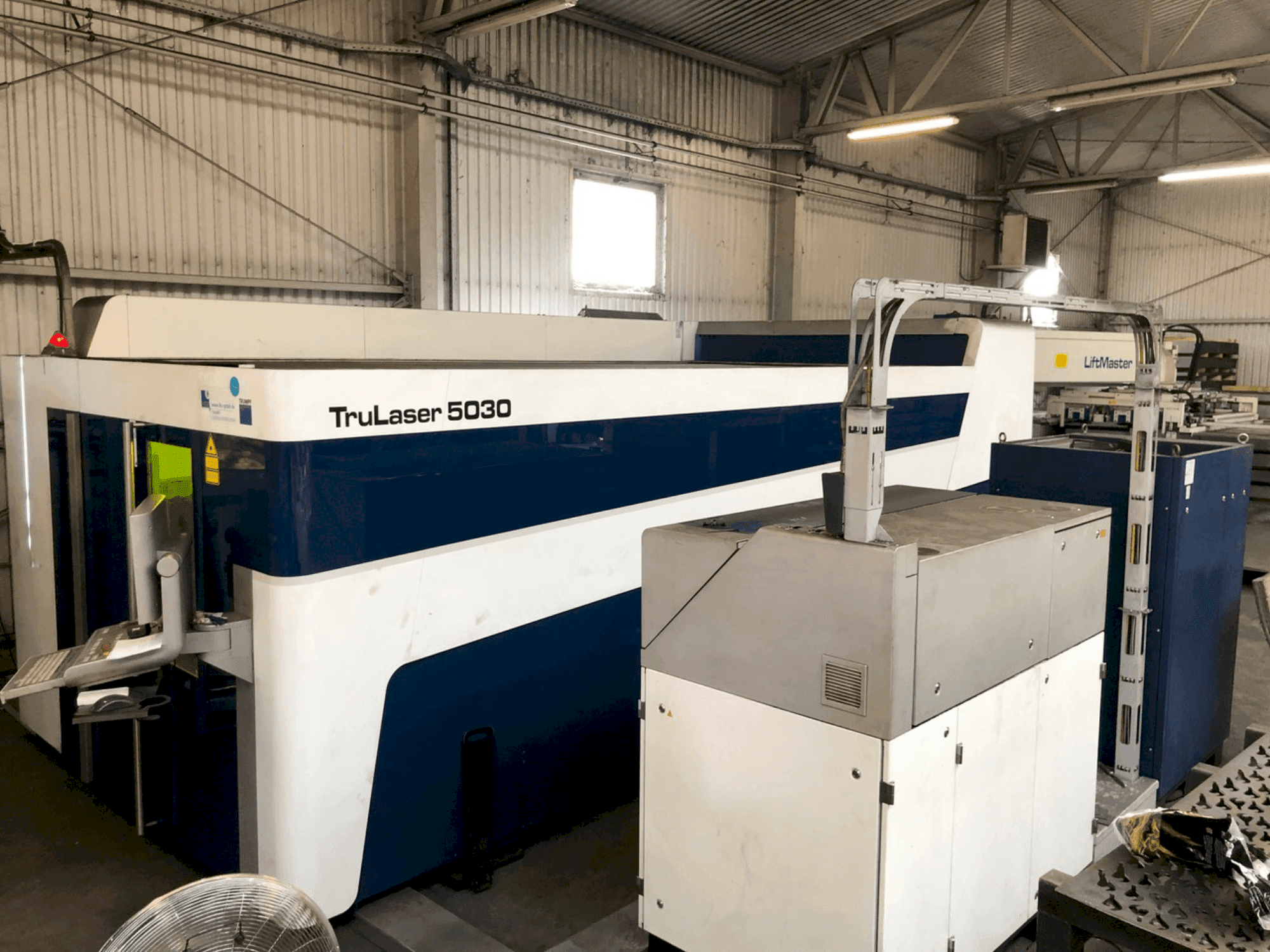 Prikaz stroja TRUMPF Trulaser 5030 Fiber sprijeda