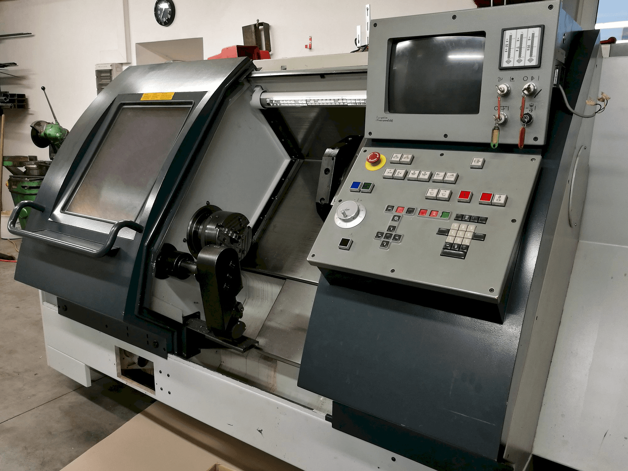 Prikaz stroja Gildemeister CTX 400 zdesna