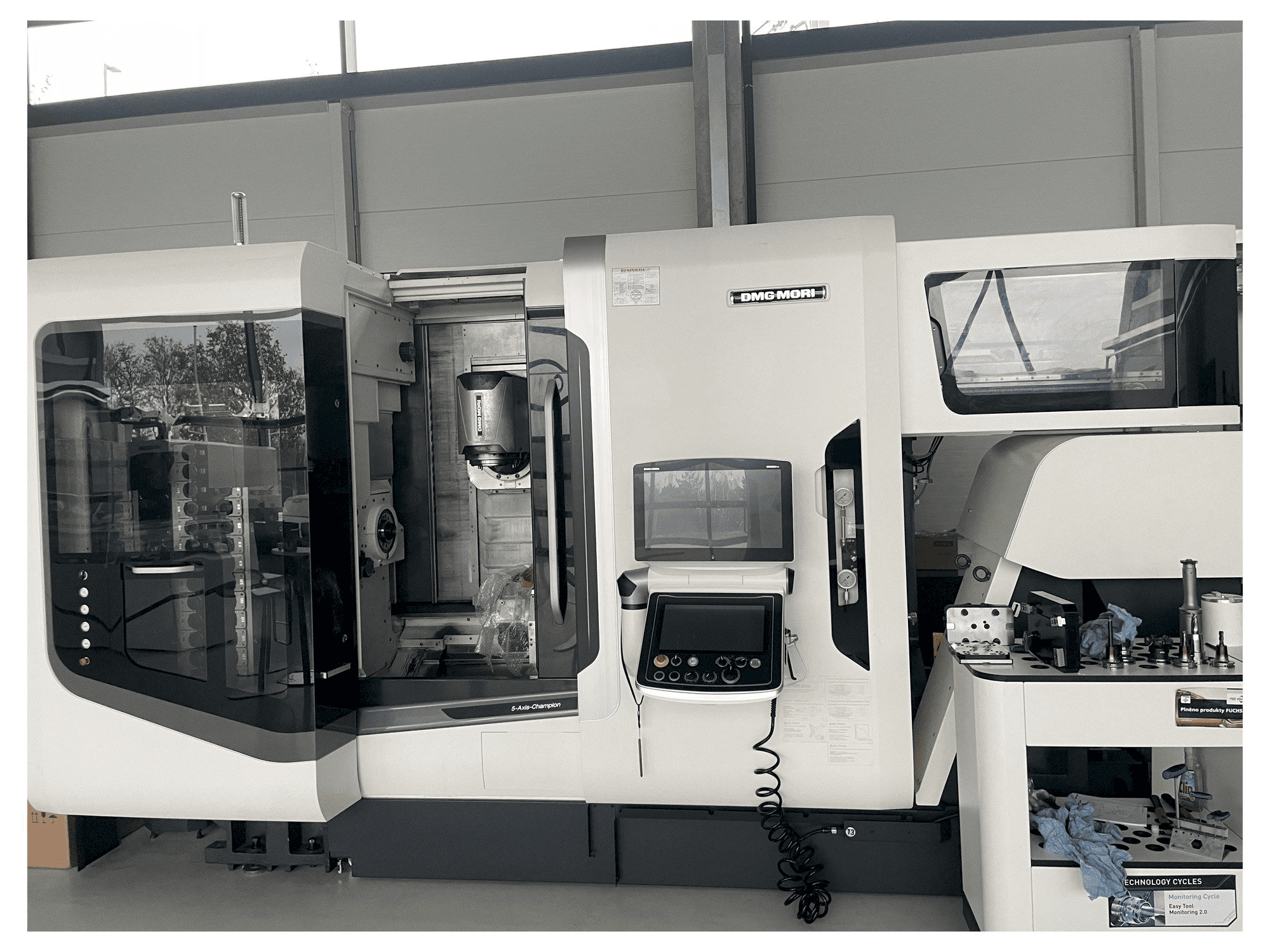 Prikaz stroja DMG MORI NTX 1000 sprijeda