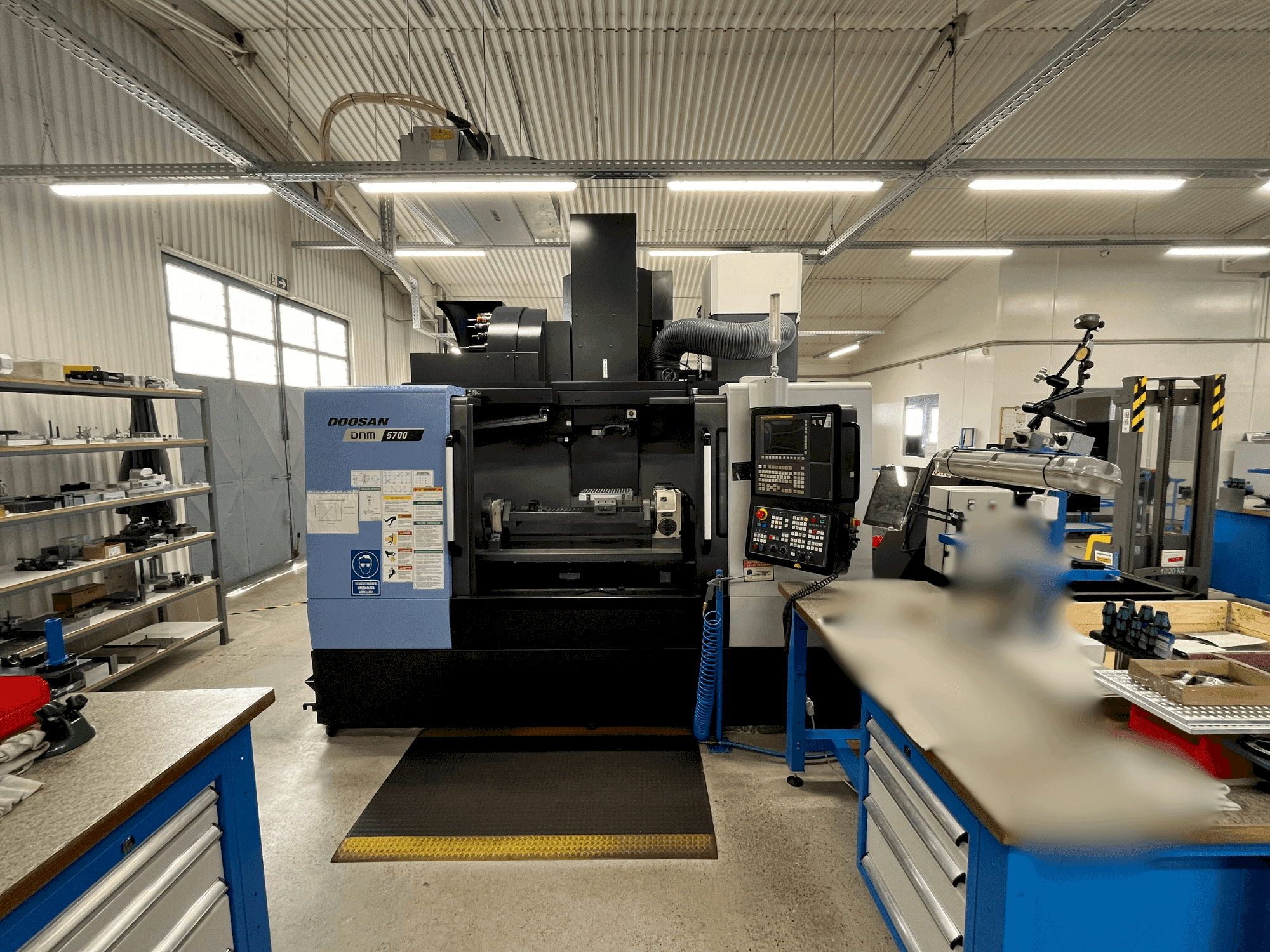 Prikaz stroja DOOSAN DNM 5700 sprijeda