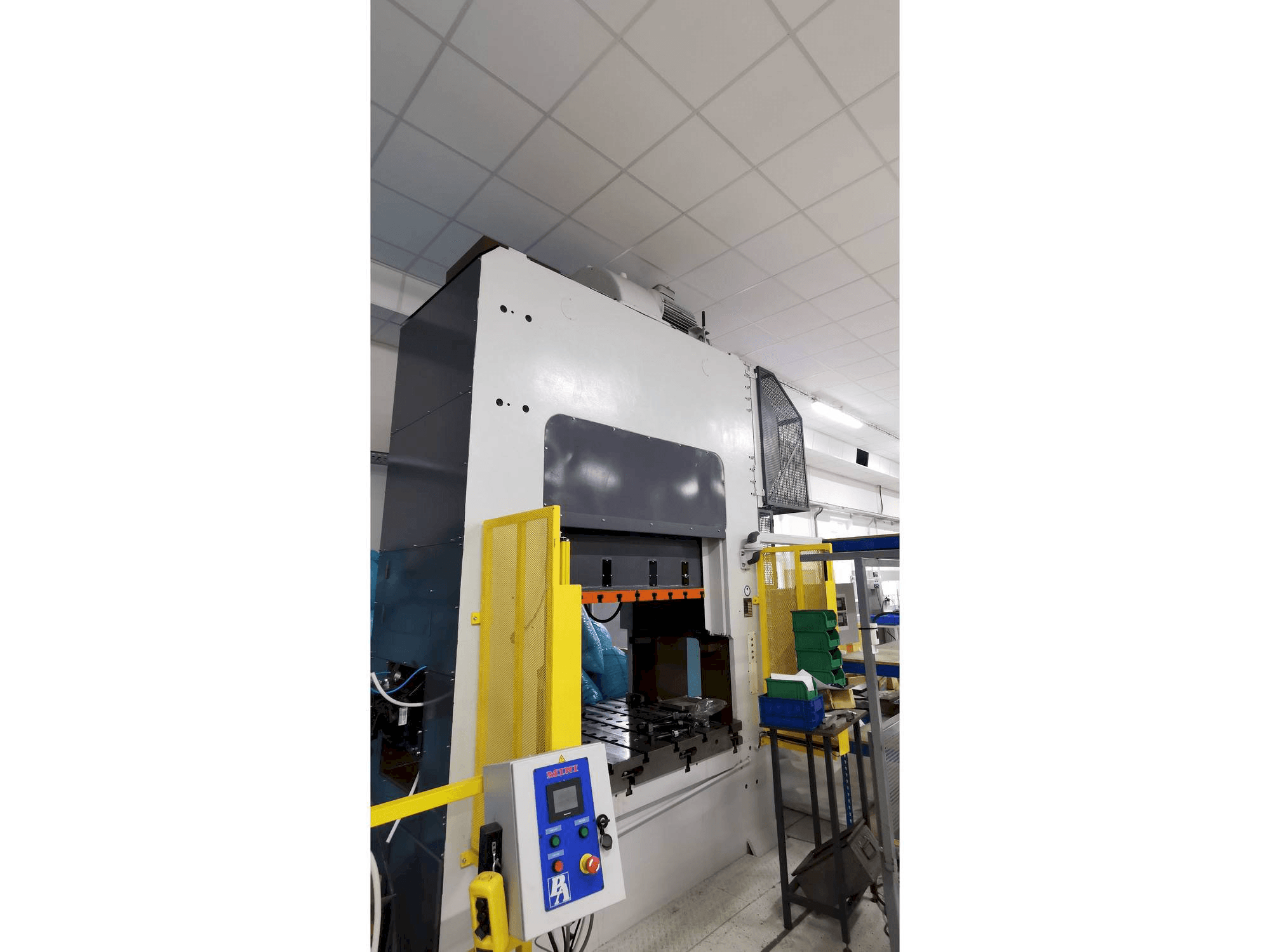 Prikaz stroja SMERAL LKT 250D sprijeda