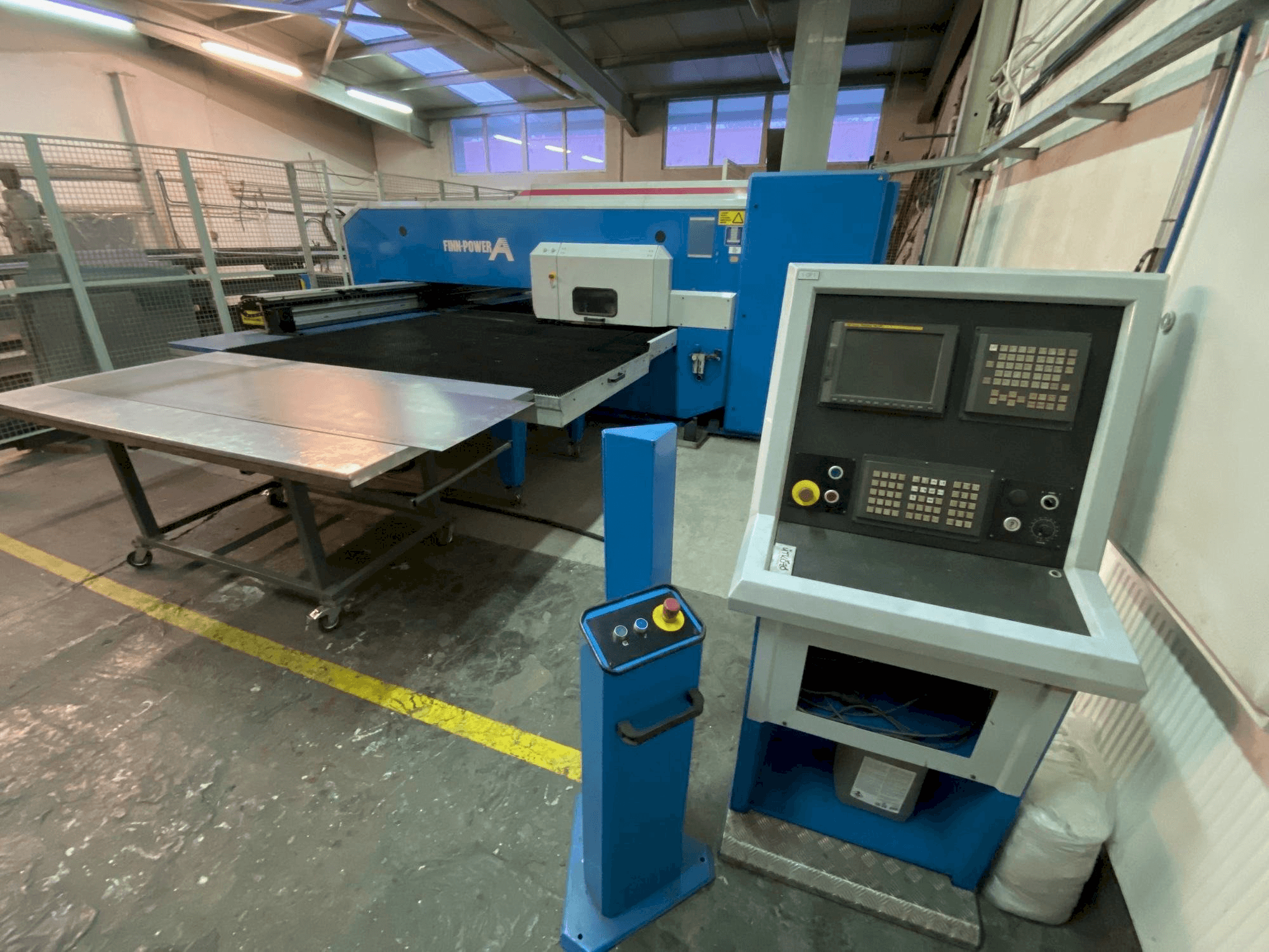 Prikaz stroja Finn-Power A 5 F sprijeda