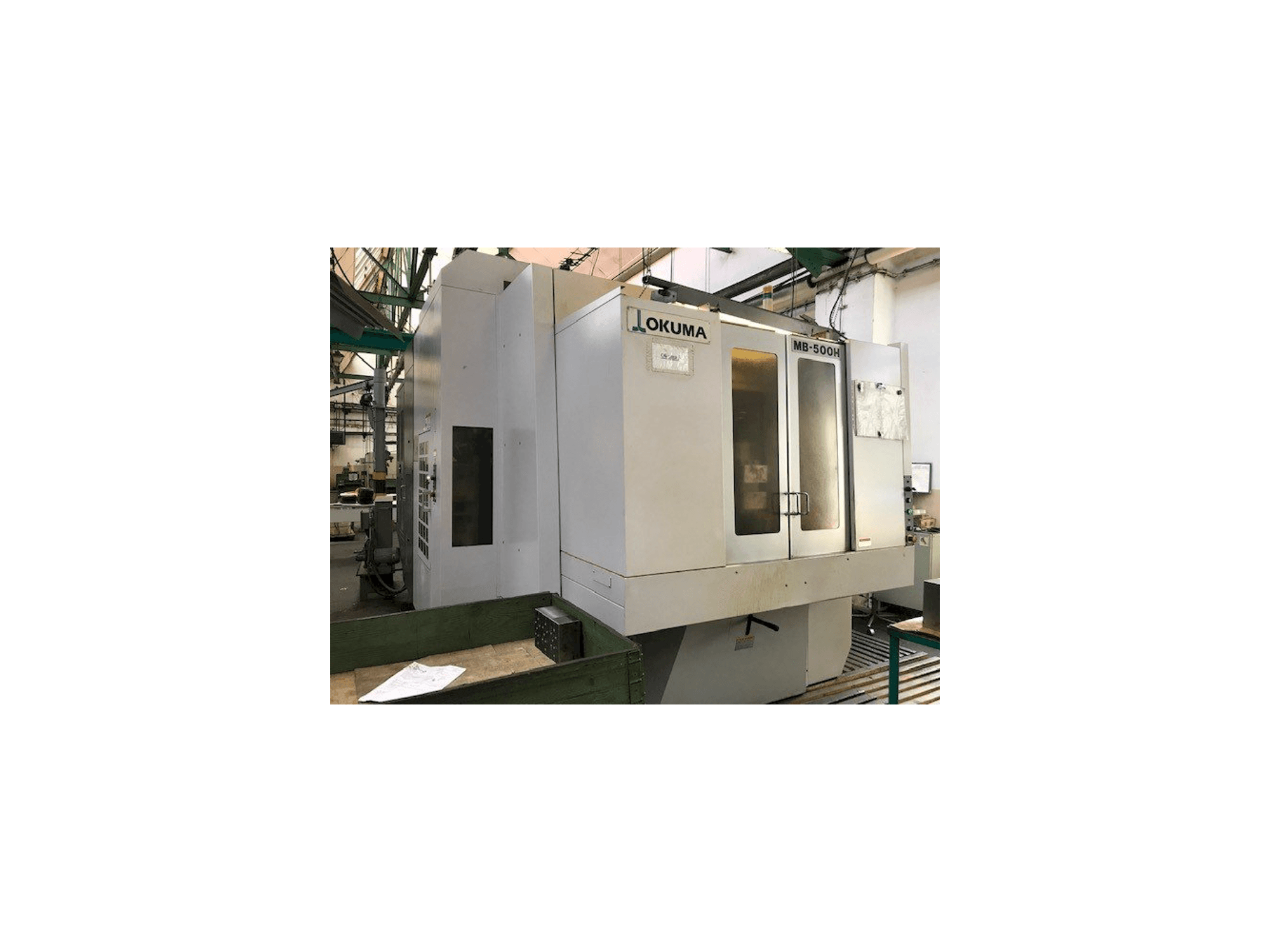 Prikaz stroja Okuma MB-500H sprijeda