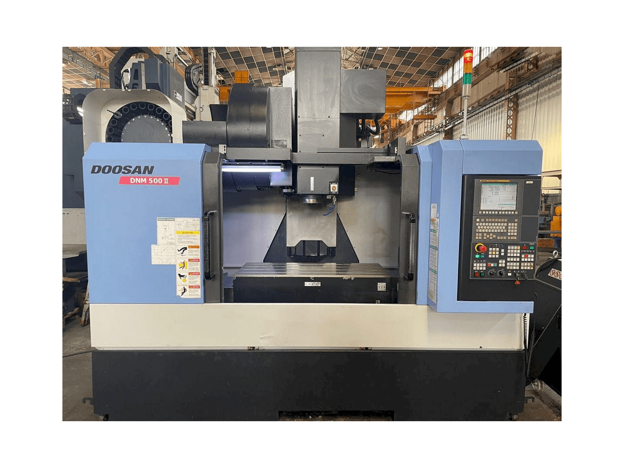 Prikaz stroja Doosan MYNX DNM 500 II sprijeda